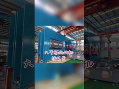 1000T la prensa de vulcanización de goma hidráulica 5.5KW limpia a la prensa con la aspiradora de vulcanización